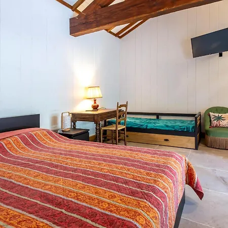 Casa vacanze Amazing In With Heated Swimming Pool *